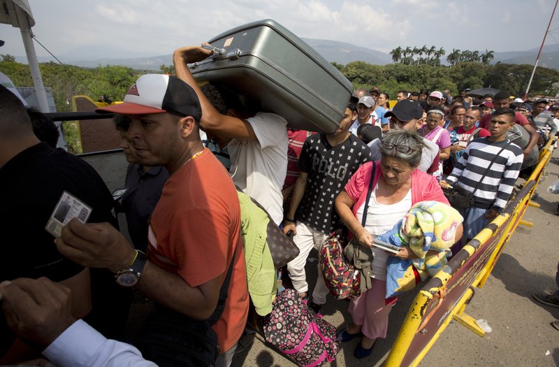 Venezolanos migrando a Colombia