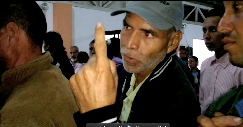 Frustración  de los pasajeros al no poder comprar los pasajes de regreso a Caracas