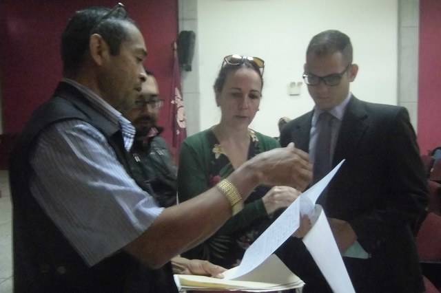 Carlos Paredes, del CCSSJJ con el Politologo Nelson Ribas, la Dra. Mayda Hacevar y el Abg. Luis Ojeda del Observatorio de Derechos Humanos de la Universidad de Los Andes (ULA)