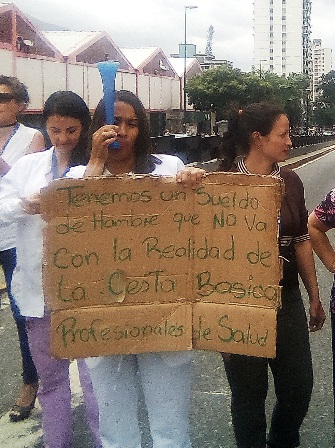 "Tenemos un sueldo de hambre que no va con la realidad de la cesta básica". Enfermeras y trabajadores de la salud de la Clínica Popular de Catia