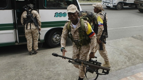 Guerrilleros del Frente 30 “Rafael Aguilera” de las FARC, durante la entrega de armas 
