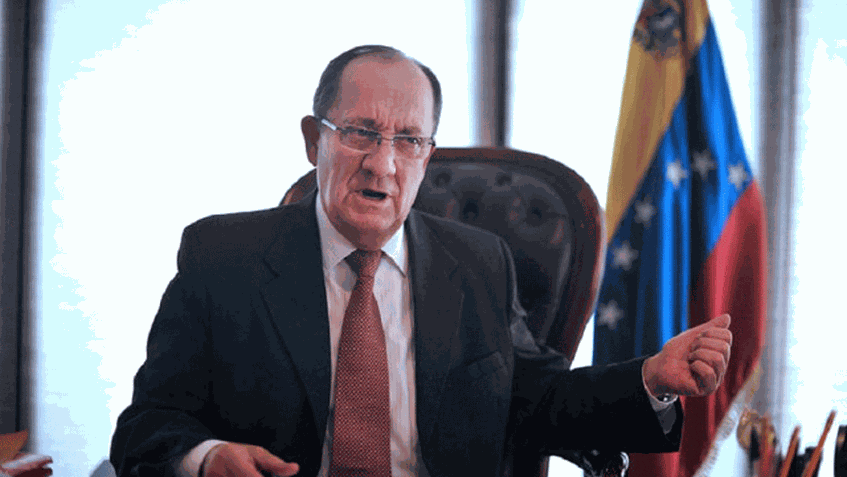 El embajador de Venezuela en Colombia, Iván Rincón Urdaneta