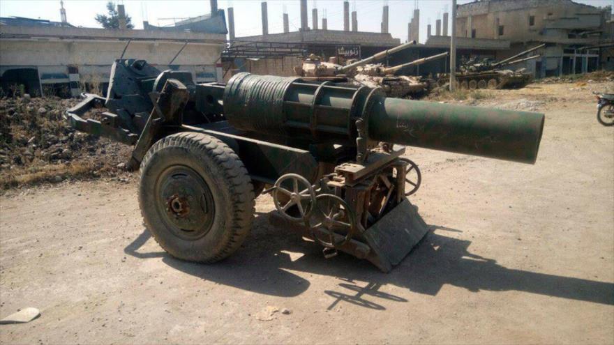 Un mortero entregado por los grupos armados al Ejército sirio, en Daraa, suroeste de Siria