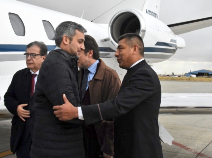 Mario Abdo Benítez a su llegada a Bolivia