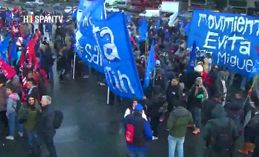 Miles de argentinos en la capital protestaron contra el Fondo Monetario Internacional (FMI)