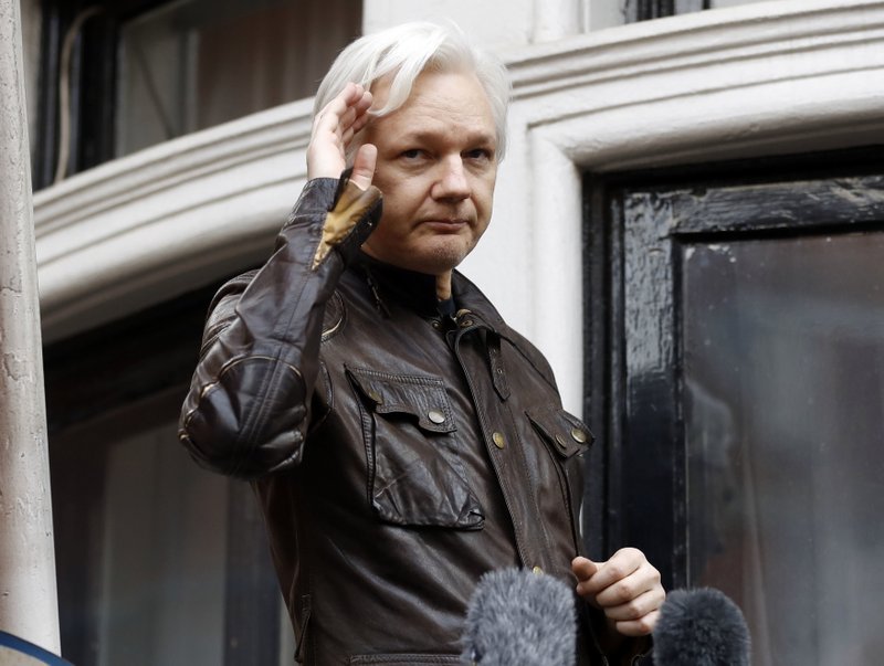 El fundador del portal WikiLeaks, Julian Assange, asilado en la embajada de Ecuador en Londres
