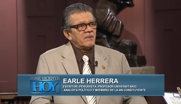 El periodista y Constituyente Earle Herrera