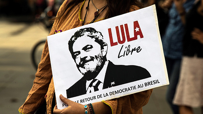 Pancarta a favor de la libertad de Lula