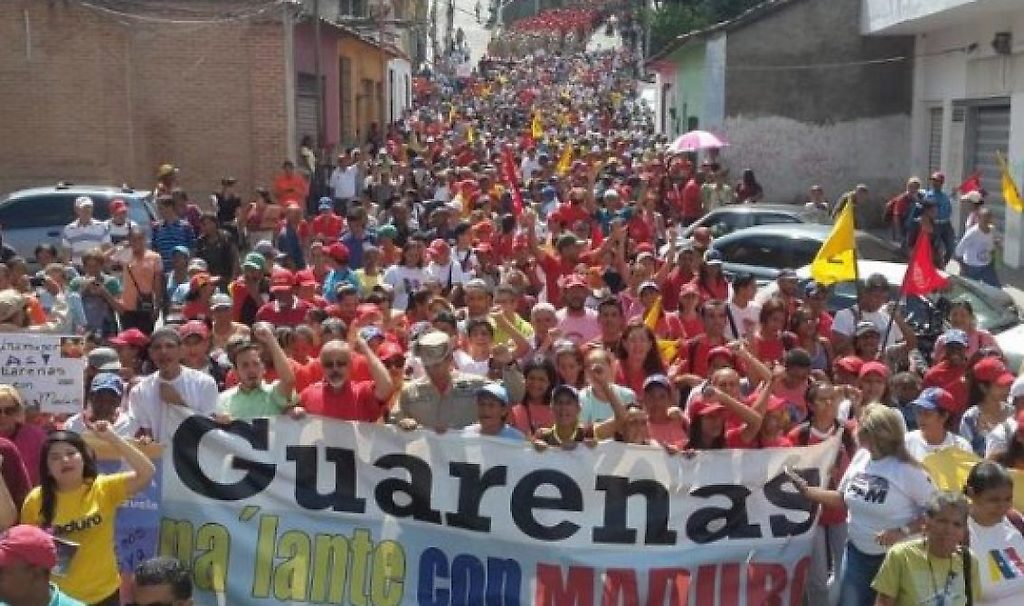 Unas mil 500 personas realizaron una caminata de cuatro kilómetros, desde la Plaza Bolívar hasta el sector Trapichito.