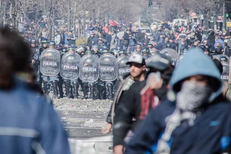 Protesta y represión en La Plata
