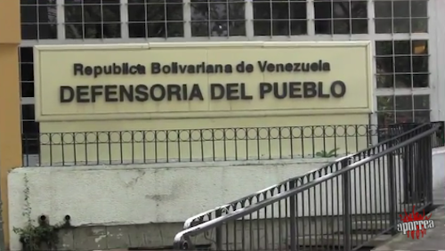 En la hermosa plaza Morelos frente a la Defensoría del Pueblo de Caracas se concentraron en protesta los adultos mayores