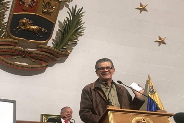 el constituyente Earle Herrera.