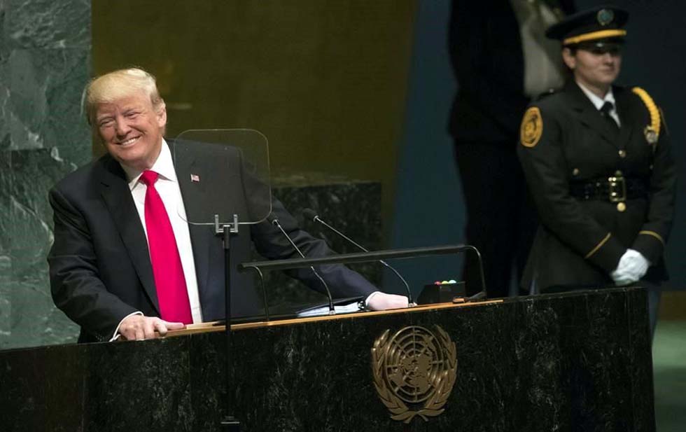 Trump disimula ante la ola de risas que provocó al comenzar su discurso en la ONU,  "No esperaba esa reacción, pero está bien"