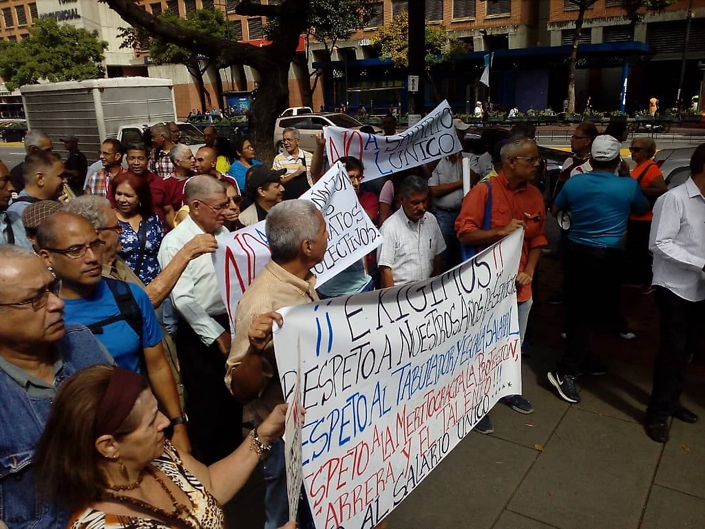 Concentración frente a la sede de la Presidencia Metro de Caracas