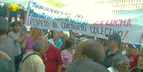 Trabajadores protestan por la grave situación en la Plaza Caracas y exigen respeto a los Contratos Colectivos