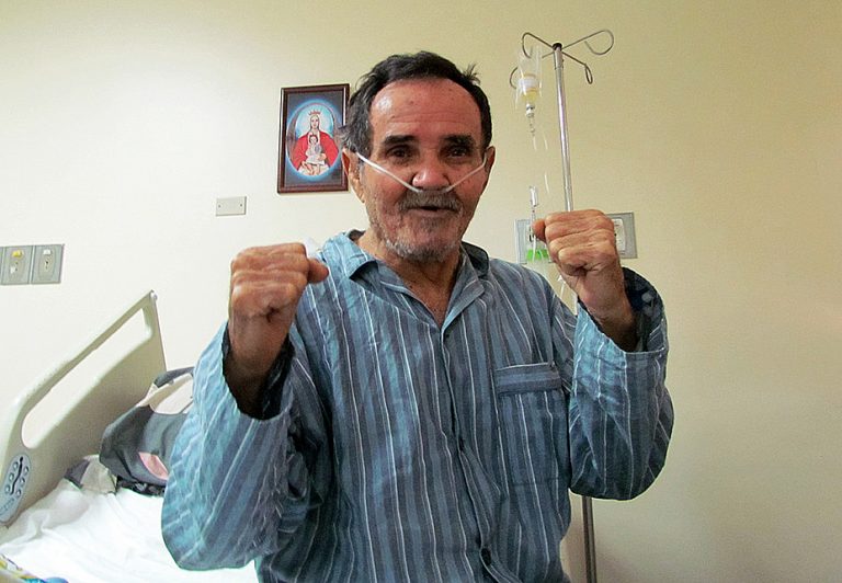 El tres veces campeón mundial de boxeo Betulio González volvió a ser operado tras sufrir otro infarto.
