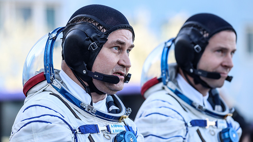 El cosmonauta ruso Alexéi Ovchinin y el astronauta estadounidense Nick Hague