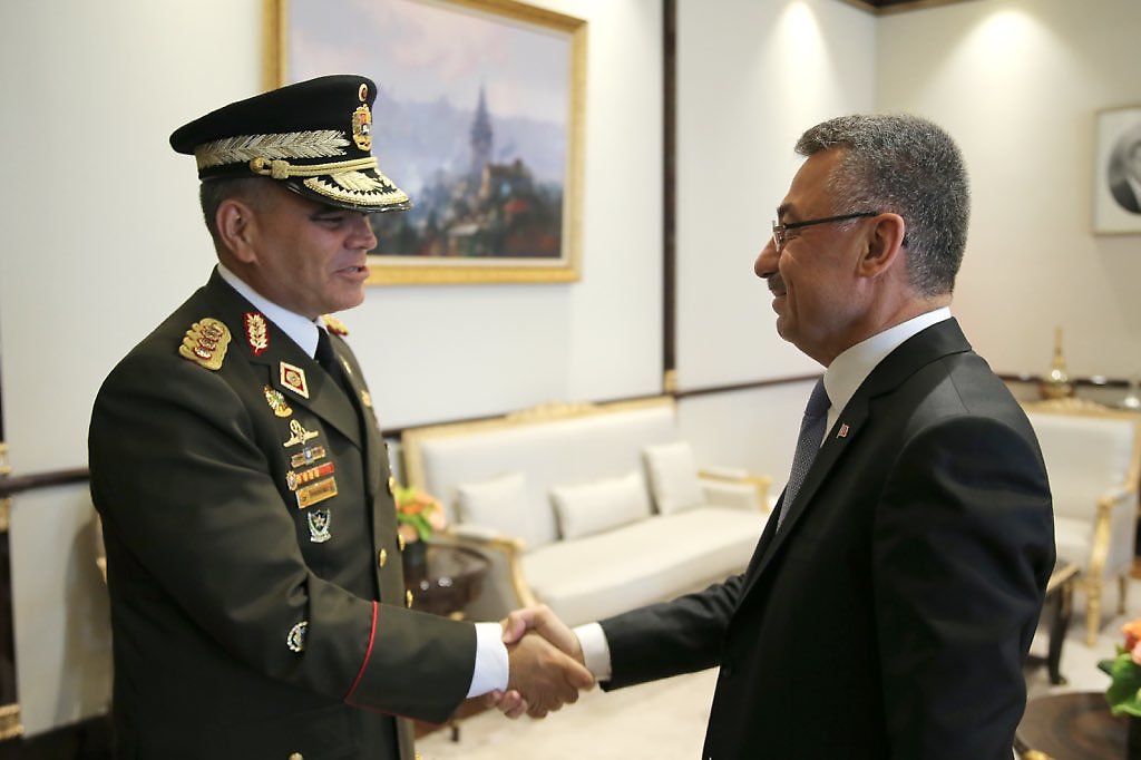 El ministro Padrino López y el vicepresidente de la República de Turquía, Fuat Oktay.