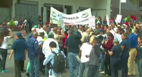Tomaron la calle en la protesta en la esquina de El Chorro por trabajadores despedidos