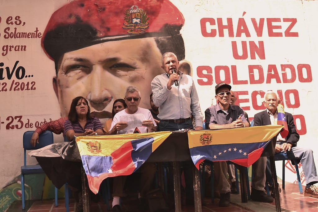 Reynaldo Quijada, quien preside UPP89, junto a los candidatos de Caracas