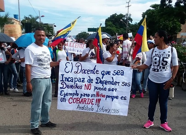 Docentes de El Tocuyo en la calle contra las violaciones al contrato colectivo, el desconocimiento de sus beneficios de tantos años, y los salarios miserables