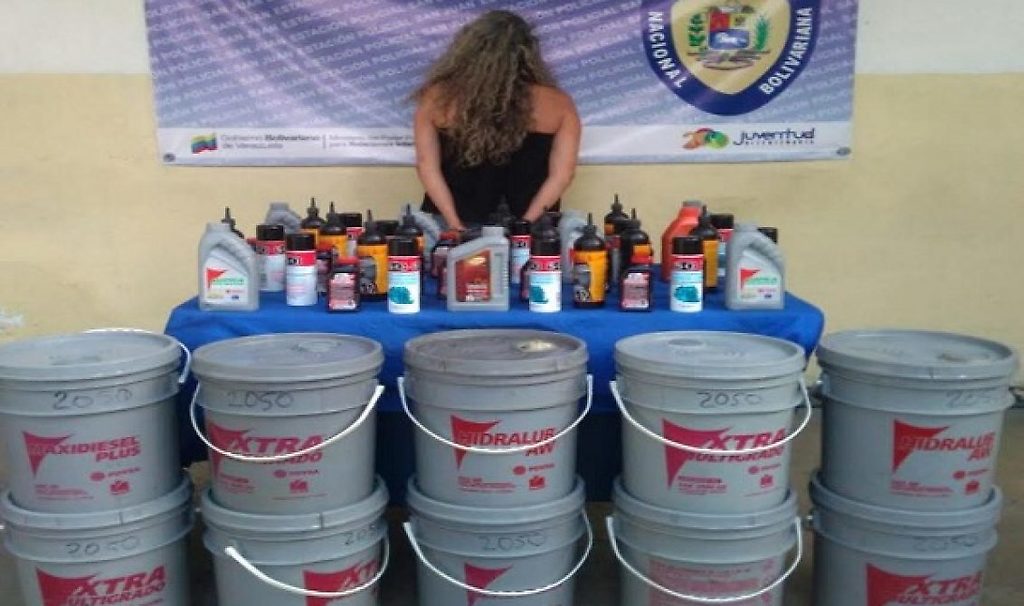 Funcionarios de la PNB arrestaron a Deyanira Pacheco Gerdel, por comercialización ilícita de lubricantes y fluidos de vehículos.