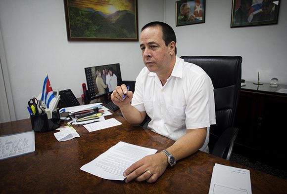José Ángel Portal, ministro de Salud de Cuba