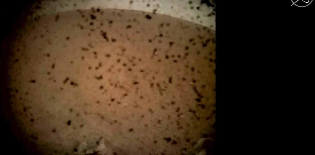 La primera imagen enviada por la sonda Insight tras su llegada a Marte
