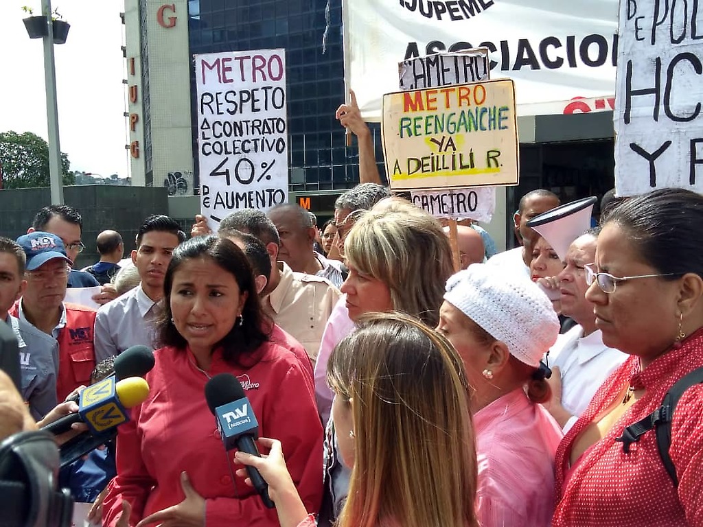 Deillilyn Rodríguez, despedida del Metro declara en concentración solidaria de trabajadores