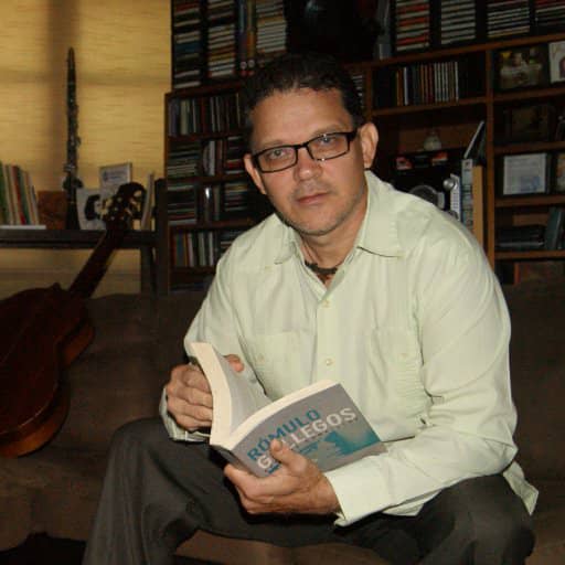 Andrés Castillo, investigador, poeta y docente