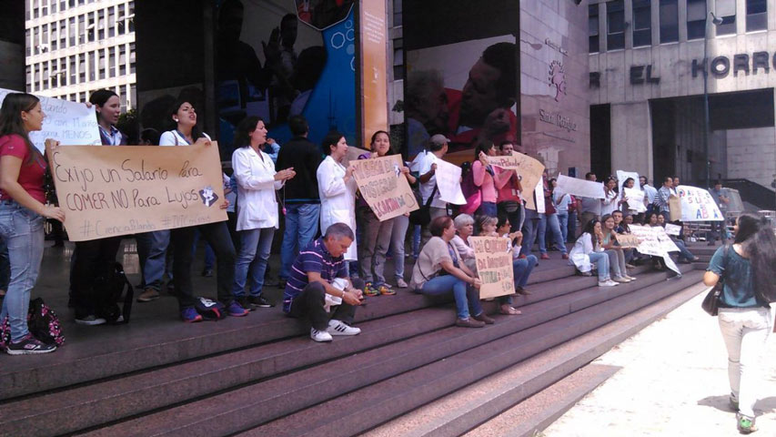 Protesta de trabajadores del ministerio de Ciencia y Tecnología