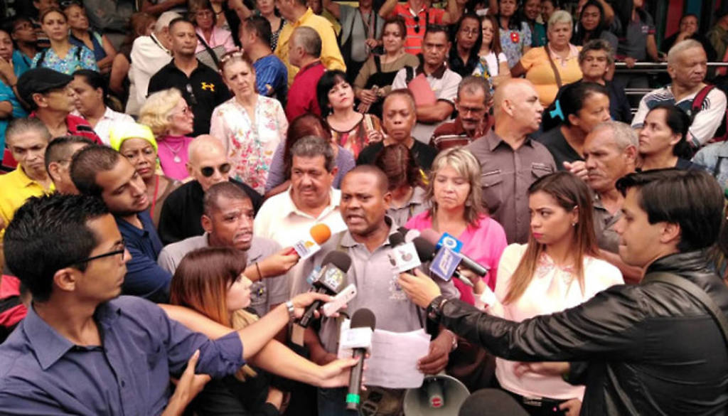(VIDEO) Trabajadores y jubilados de la Cancillería exigen