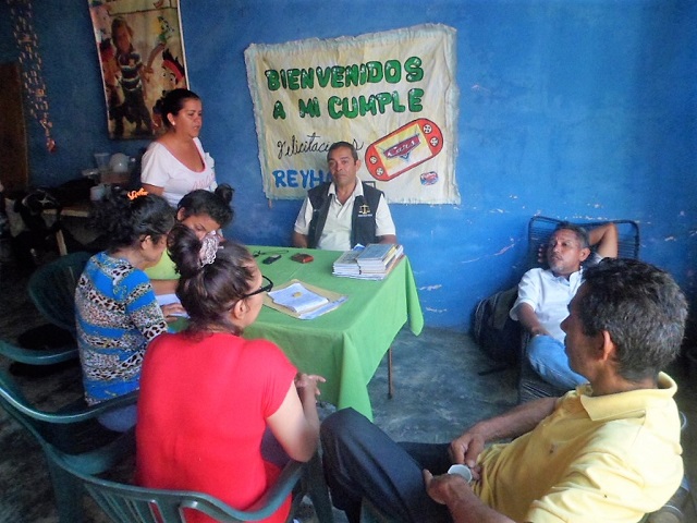 Familiares y voceros del "Eje Socialista (Barinas) reunidos con el coordinador del Comité de Contraloría Social del Sistema de Justicia Judicial, Carlos Paredes