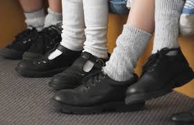 zapatos escolares (referencial)