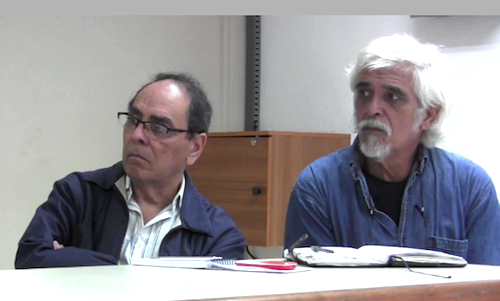Santiago Arconada y  Ernesto Navarro, escuchan atentamente la exposición realizada por Gustavo Márquez, todos de la Plataforma Ciudadana en Defensa de la CRBV