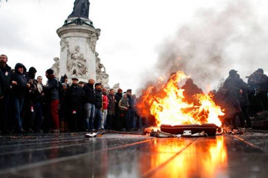 Manifestaciones en París en contra de medidas económicas de Macron