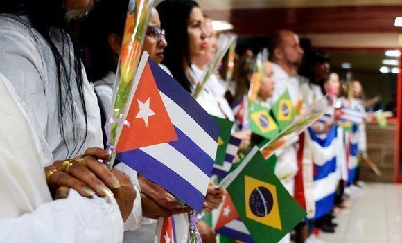 Médicos cubanos salieron de Brasil