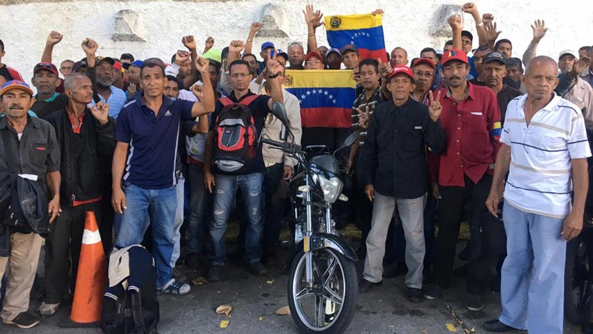 Ex trabajadores de la Exxon Mobil en una de sus recientes protestas en la plaza Lina Ron de Caracas (18/12/2018)