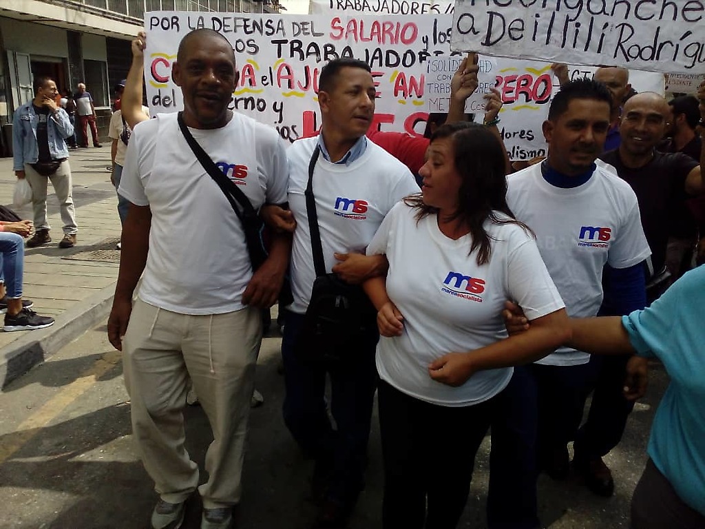 Candidata de UPP89 por Marea Socialista a Concejal en el 23 de Enero y Catia (Paqrroquia Sucre), Zuleika Méndez matamoros, junto a su compañero de fórmula Maikell Rebolledo, acompañando a trabajadores en sus movilizaciones por presente en las movilizaciones "por el salario y las contrataciones colectivas, contra el paquete económico antilaboral y contrarrevolucionario de Nicolás Maduro", según lo expresó la dirigente femenina y delegada sindical.