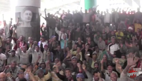 Presidente Maduro oiga el clamor de los trabajadores petroleros, desde la plaza de La Moneda, a unas cuadras de Miraflores