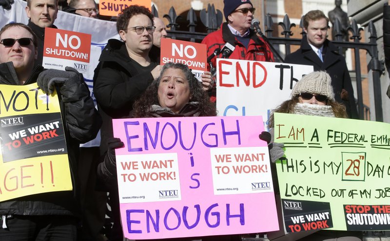 EEUU: Empleados federales y simpatizantes protestan en Boston en demanda de que se ponga fin al cierre parcial del gobierno federal