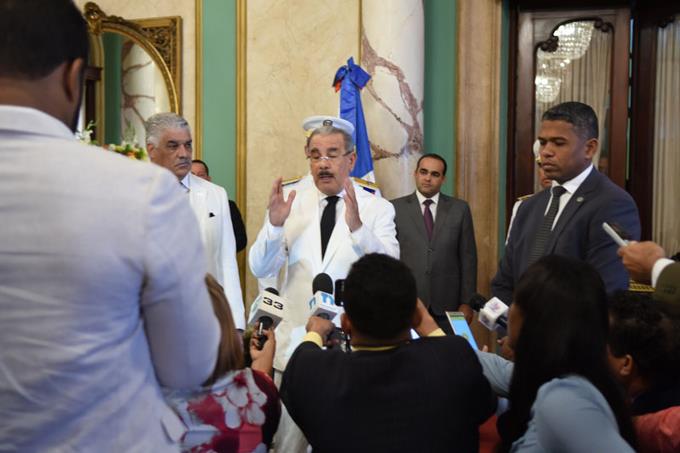 Danilo Medina y el canciller Vargas