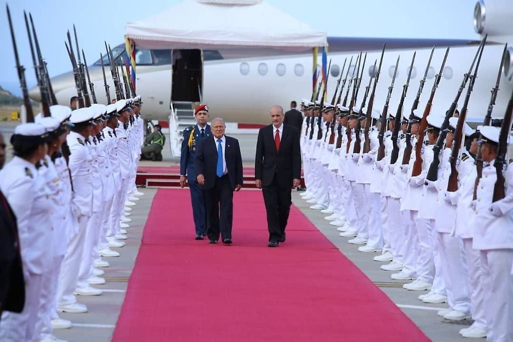 El presidente de El Salvador, Salvador Sanchez Cerén, a su llegada al Aeropuerto Internacional Simón Bolívar