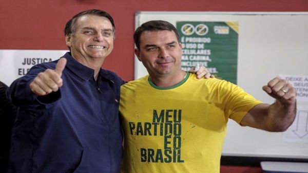 Jair y Flavio Bolsonaro
