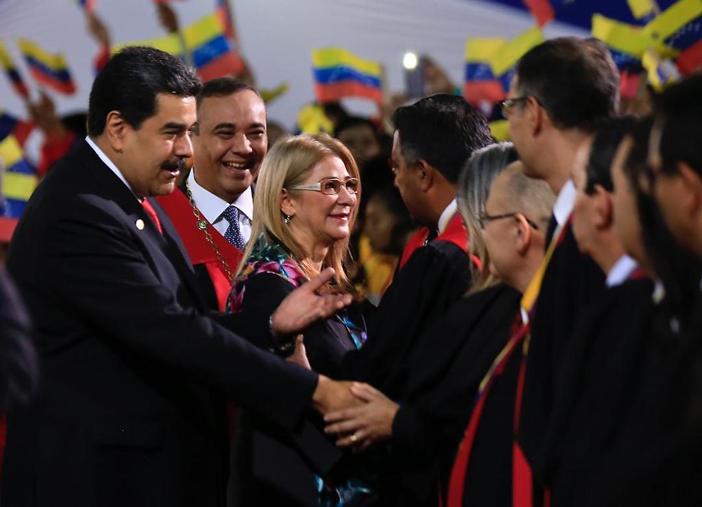 El Presidente Nicolás Maduro, junto a su esposa Cilia Flores y el Presidente del TSJ, Maikel Moreno, durante el acto de su juramentación como Presidente para el período 2019-2025.