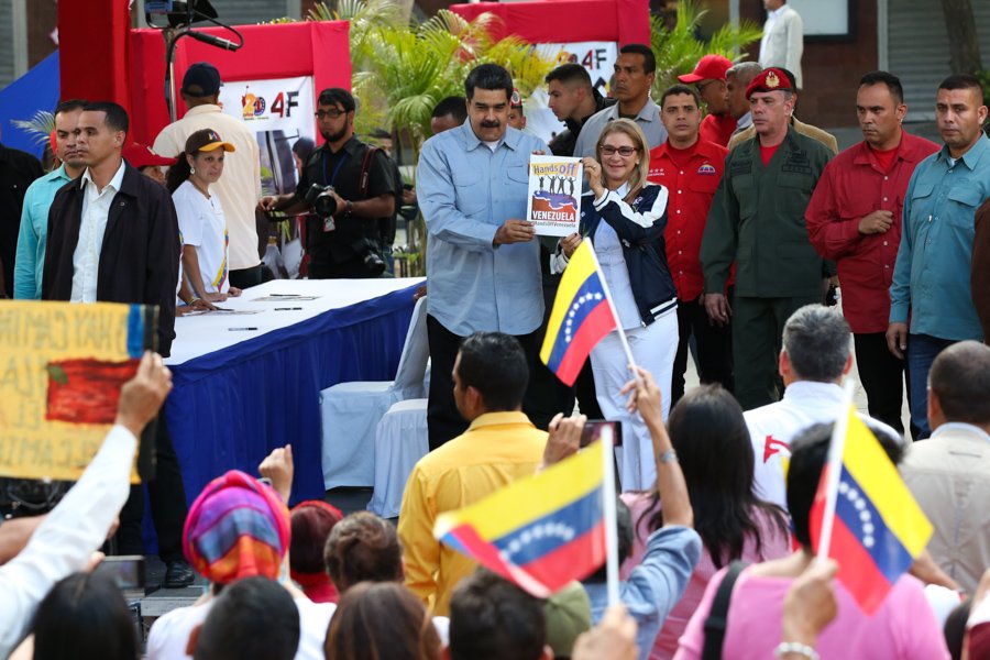 Presidente Maduro presenta la carta contra la amenaza intervencionista de EEUU