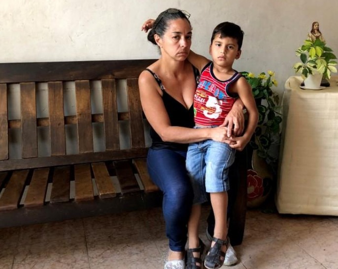 Isabel Pino, madre de Yohendry Fernández, un joven de 27 años muerto el 24 de enero tras protestas contra el presidente Nicolás Maduro, posa para una foto durante una entrevista con Reuters en el barrio de José Felix Ribas en Caracas. 31 de enero de 2019.
