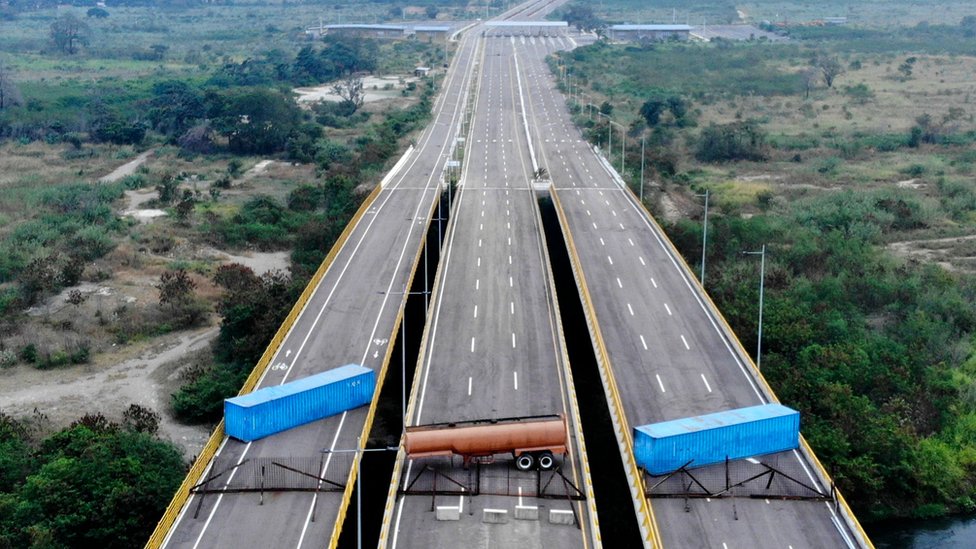 Aparece bloqueado el  puente Las Tienditas que une a la ciudad colombiana de Cúcuta con el poblado venezolano de Ureña