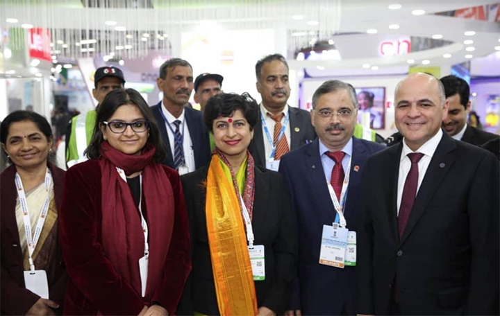 En la Conferencia y Exhibición PetroTech, en la cual también participó el primer ministro de la India, Narendra Modi, el ministro
Quevedo.