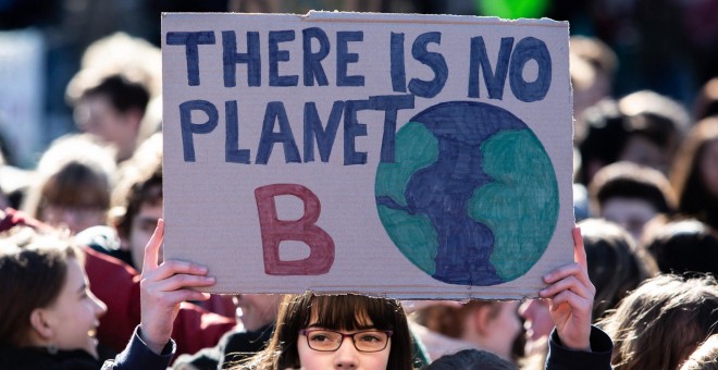 No hay un planeta B, dice uno de los carteles exhibidos por la juventud en ciudades europeas